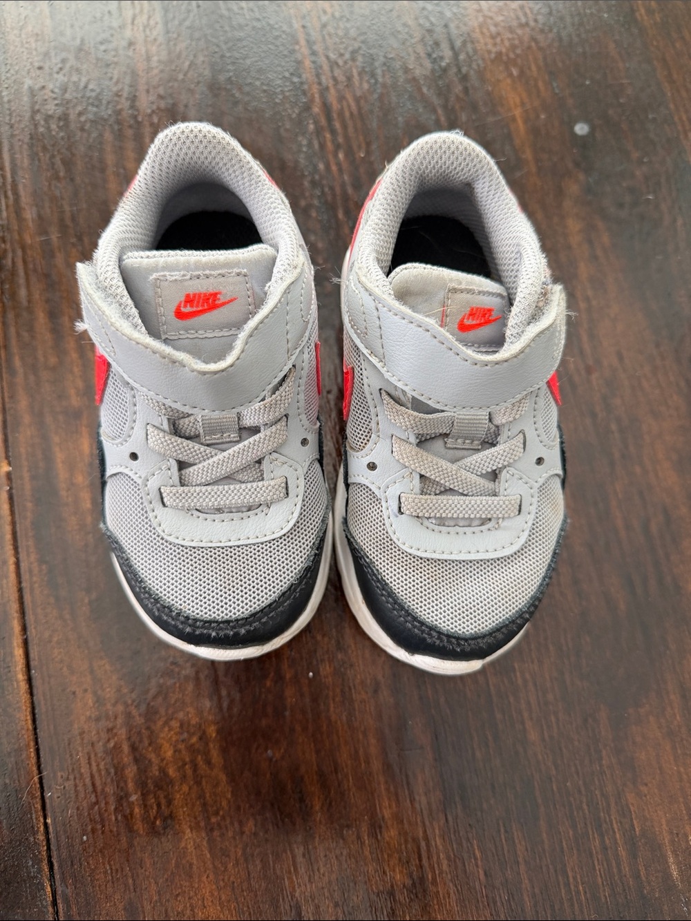 Nike Kids Gray and Red Hook-and-Loop Sneakers